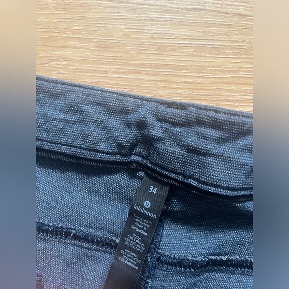 Lulu lemon Mens pants size 34 XL - Picture 2 of 3